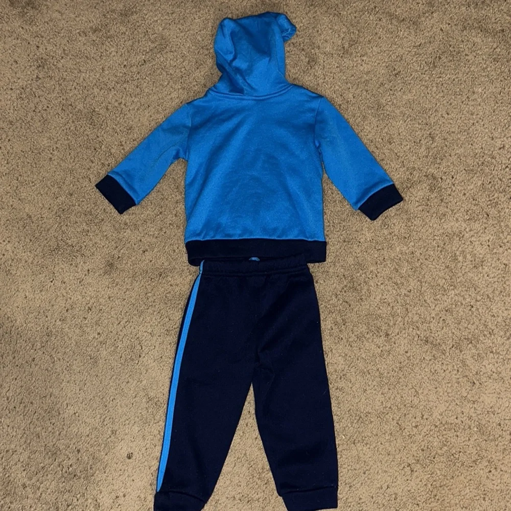 Thomas the Train track suit. 2t - Picture 4 of 5